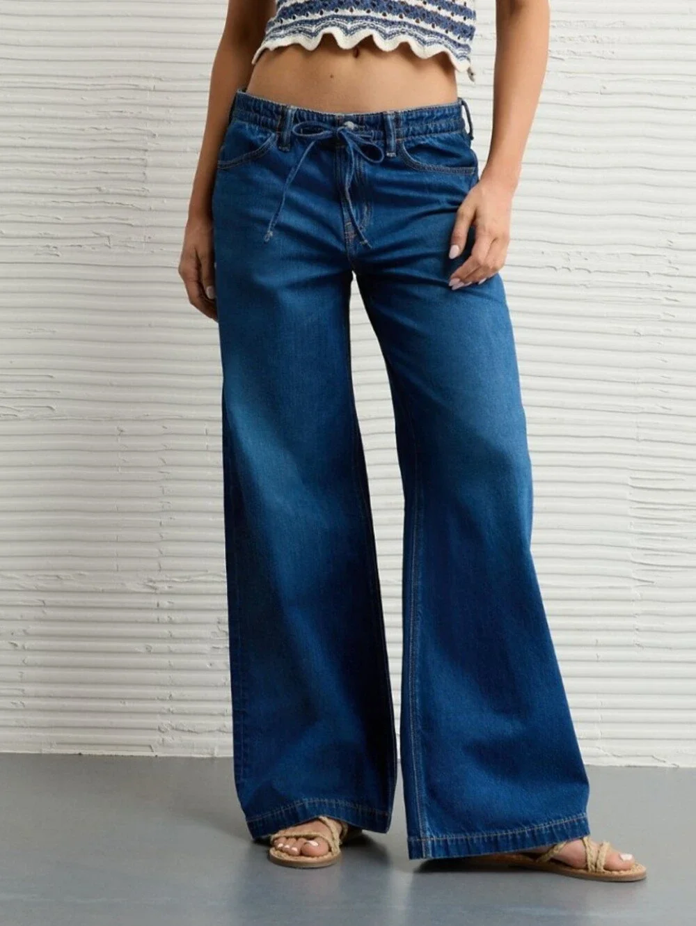 American Eagle Low Rise Strigid Ultra Wide Leg Jeans Size 6 - Picture 2 of 15